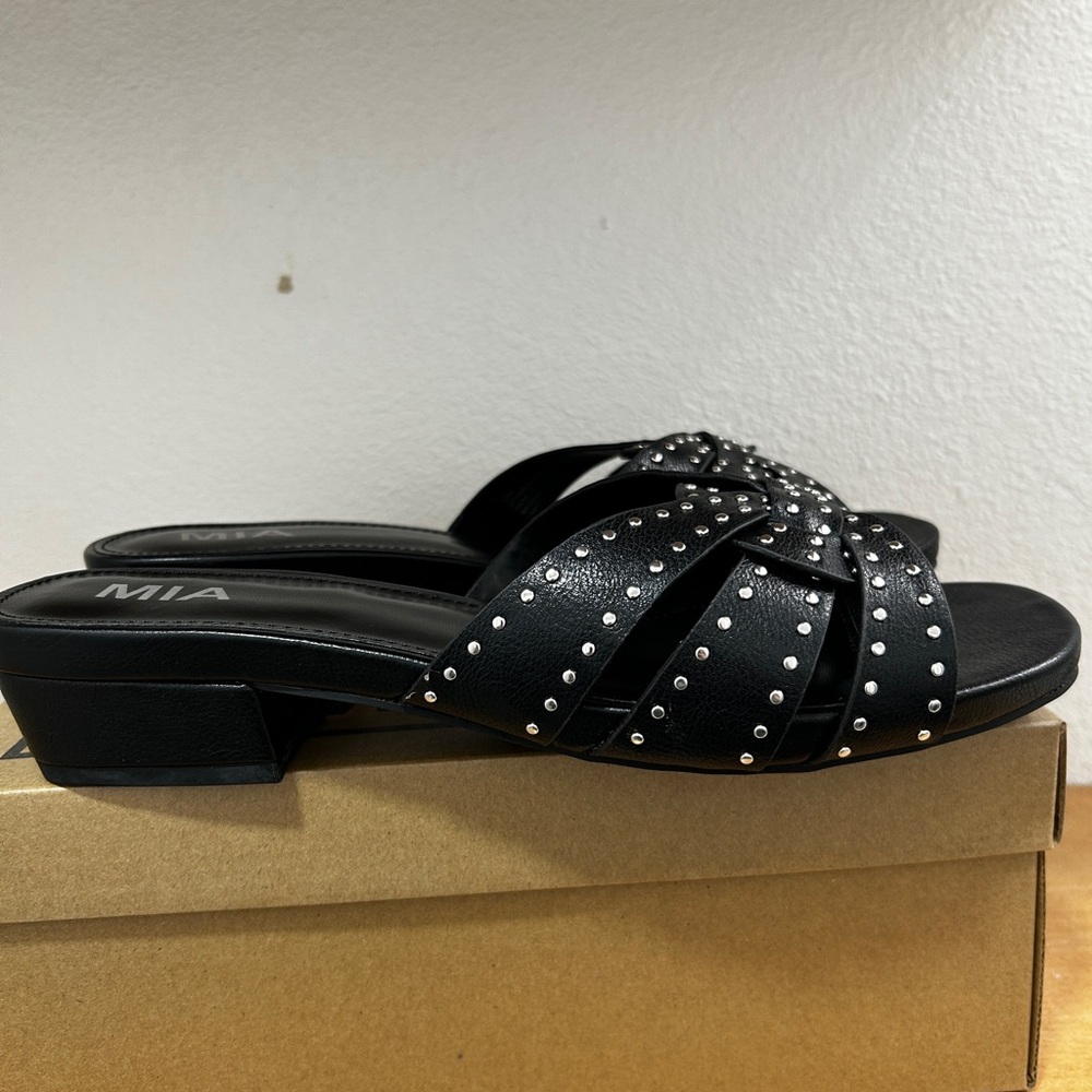 Mia Nadine Stud Black Sandal. 10.BNIB.